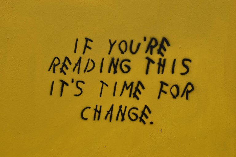 Graffiti auf einer Wand If you're reading this it's time for change